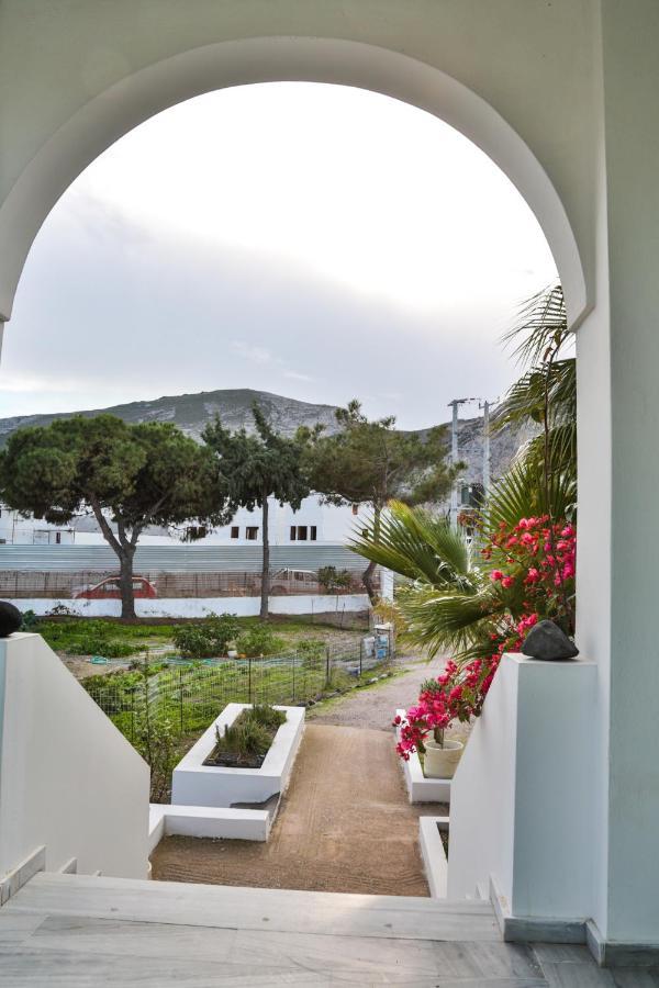 Kamari Beach Houses With Balcony And Garden Екстер'єр фото
