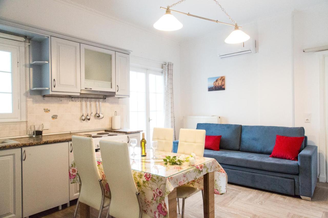 Kamari Beach Houses With Balcony And Garden Екстер'єр фото