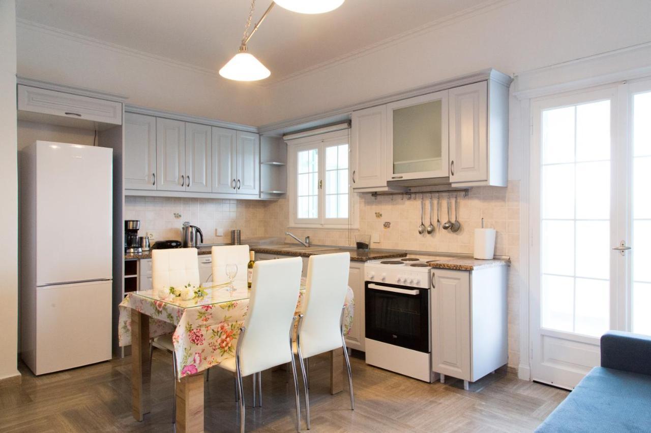 Kamari Beach Houses With Balcony And Garden Екстер'єр фото