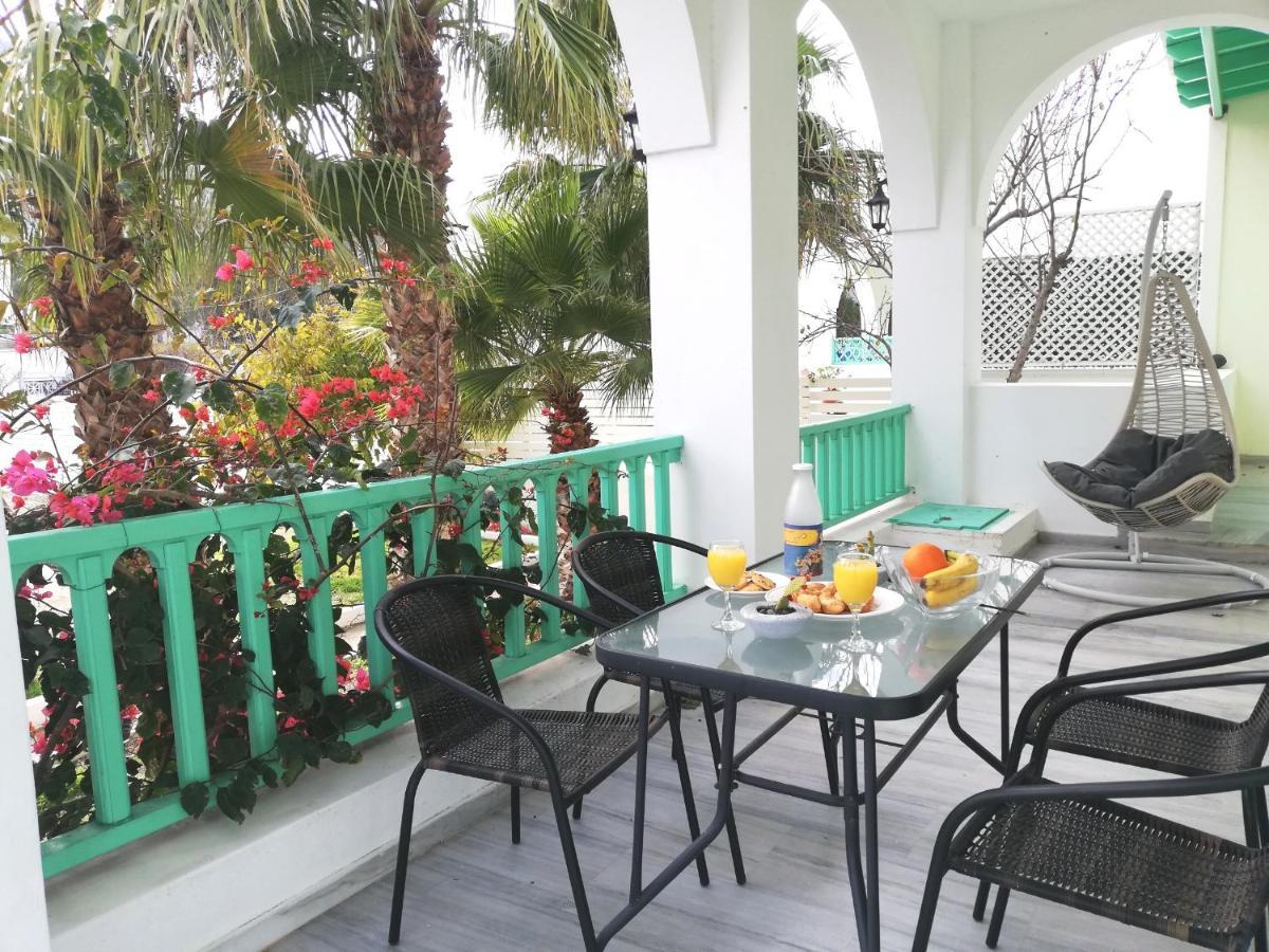Kamari Beach Houses With Balcony And Garden Екстер'єр фото
