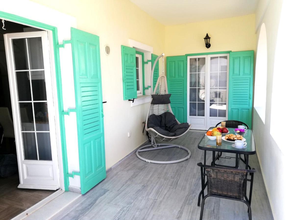 Kamari Beach Houses With Balcony And Garden Екстер'єр фото