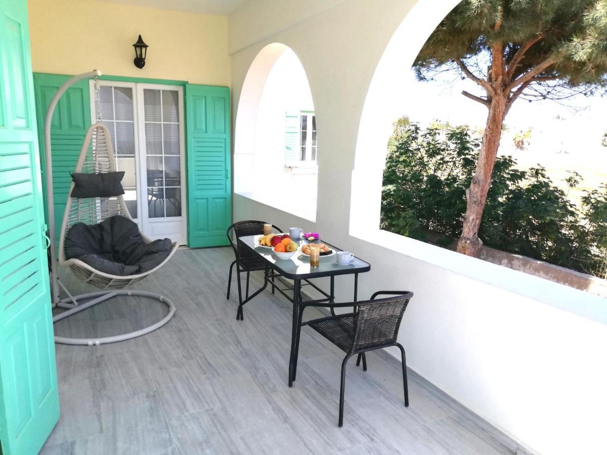 Kamari Beach Houses With Balcony And Garden Екстер'єр фото