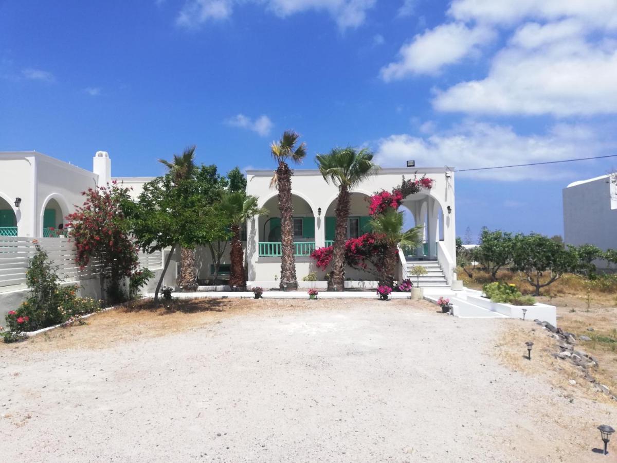 Kamari Beach Houses With Balcony And Garden Екстер'єр фото