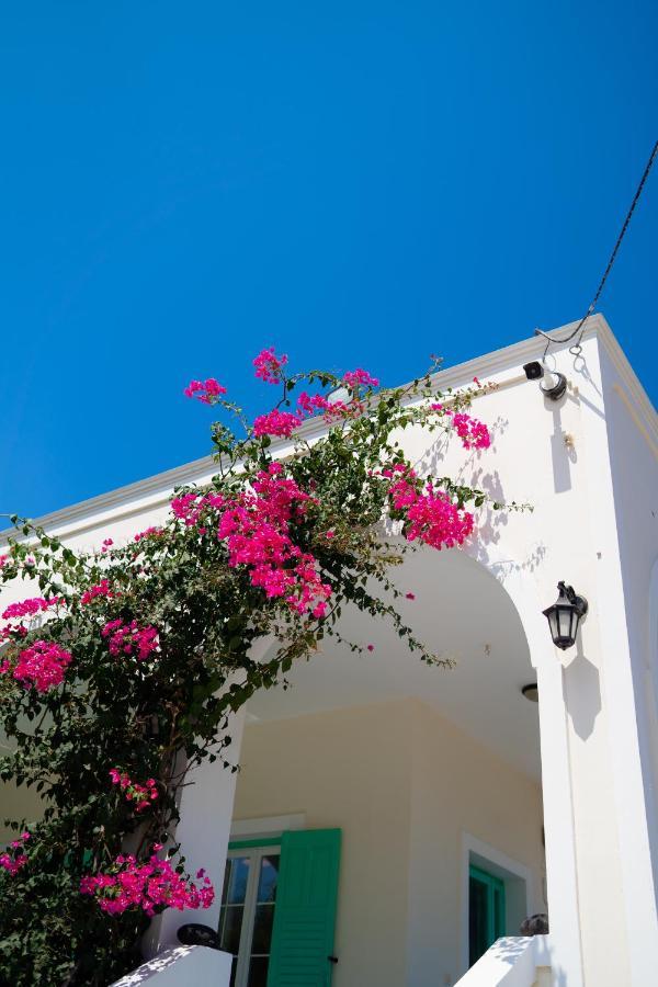 Kamari Beach Houses With Balcony And Garden Екстер'єр фото