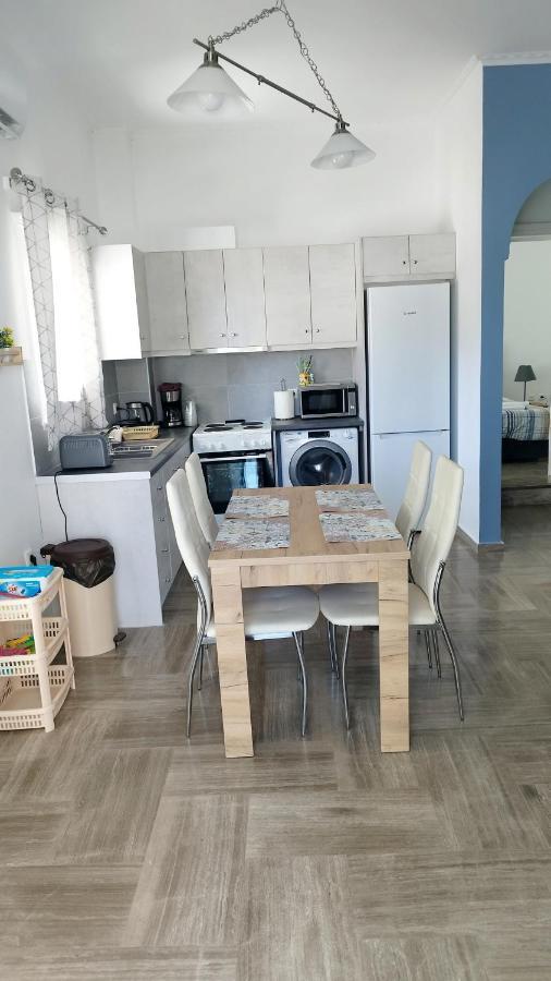 Kamari Beach Houses With Balcony And Garden Екстер'єр фото
