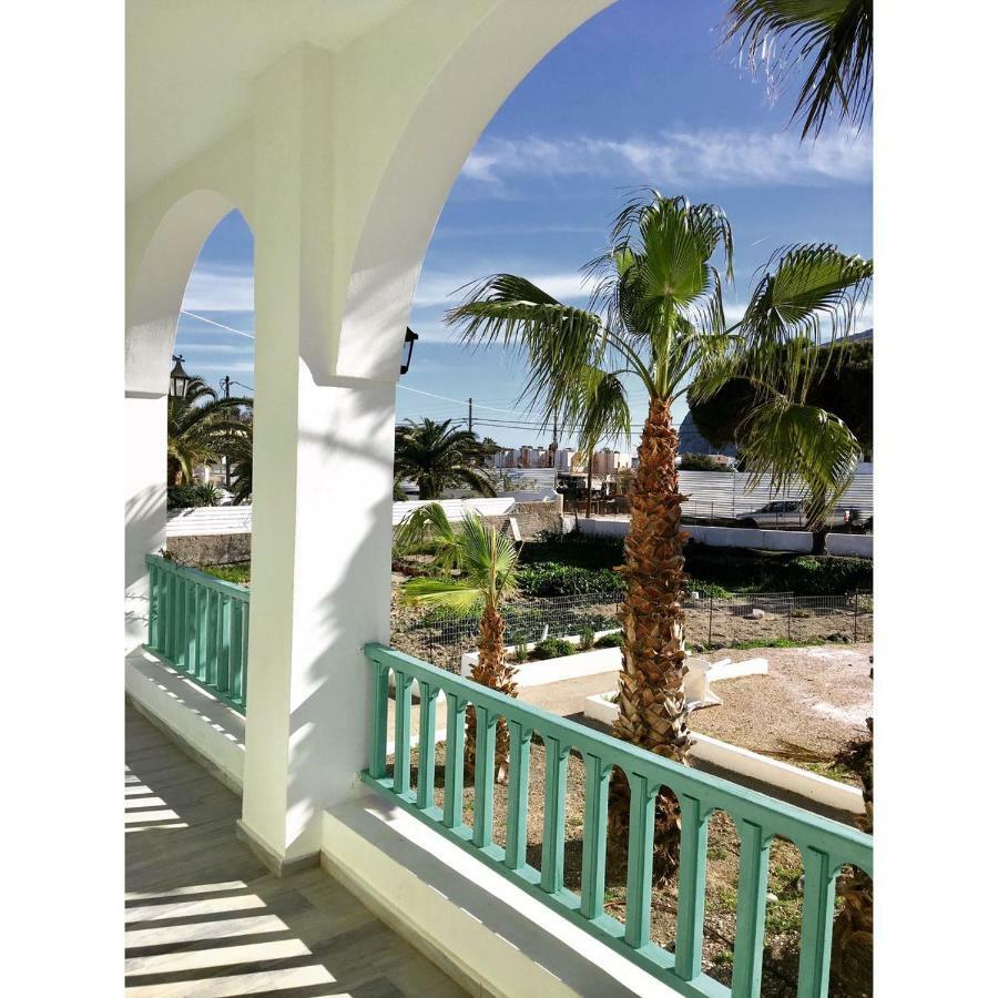 Kamari Beach Houses With Balcony And Garden Екстер'єр фото