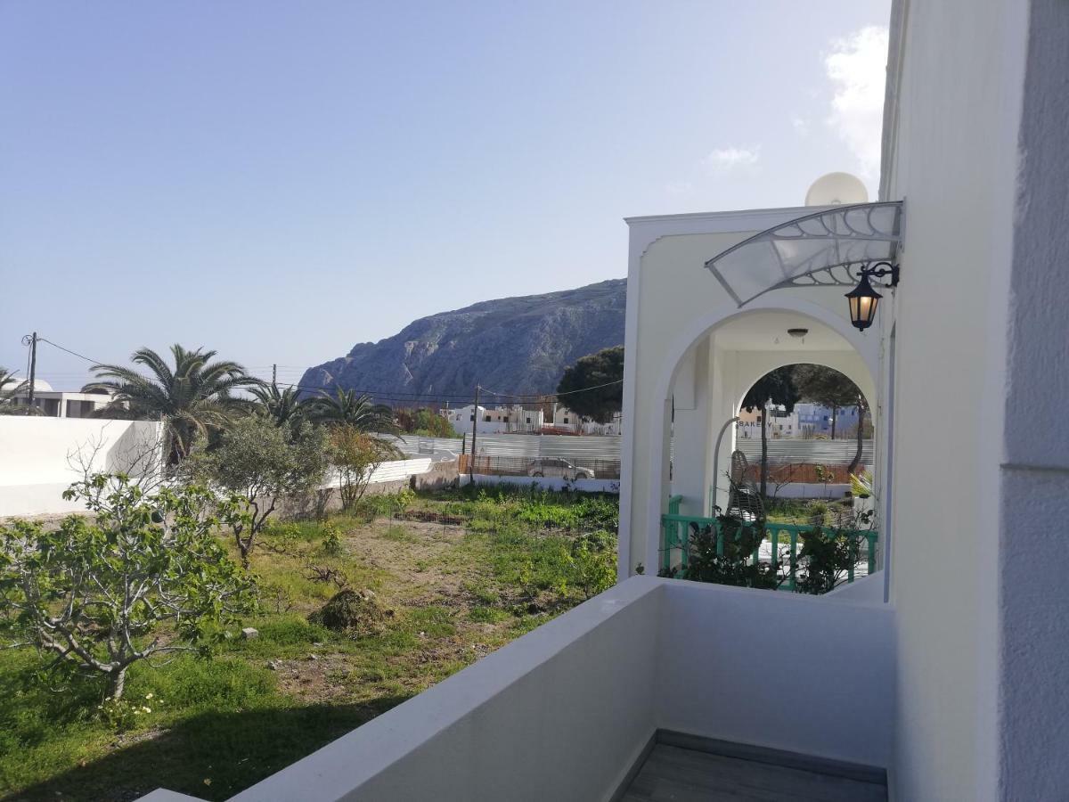 Kamari Beach Houses With Balcony And Garden Екстер'єр фото
