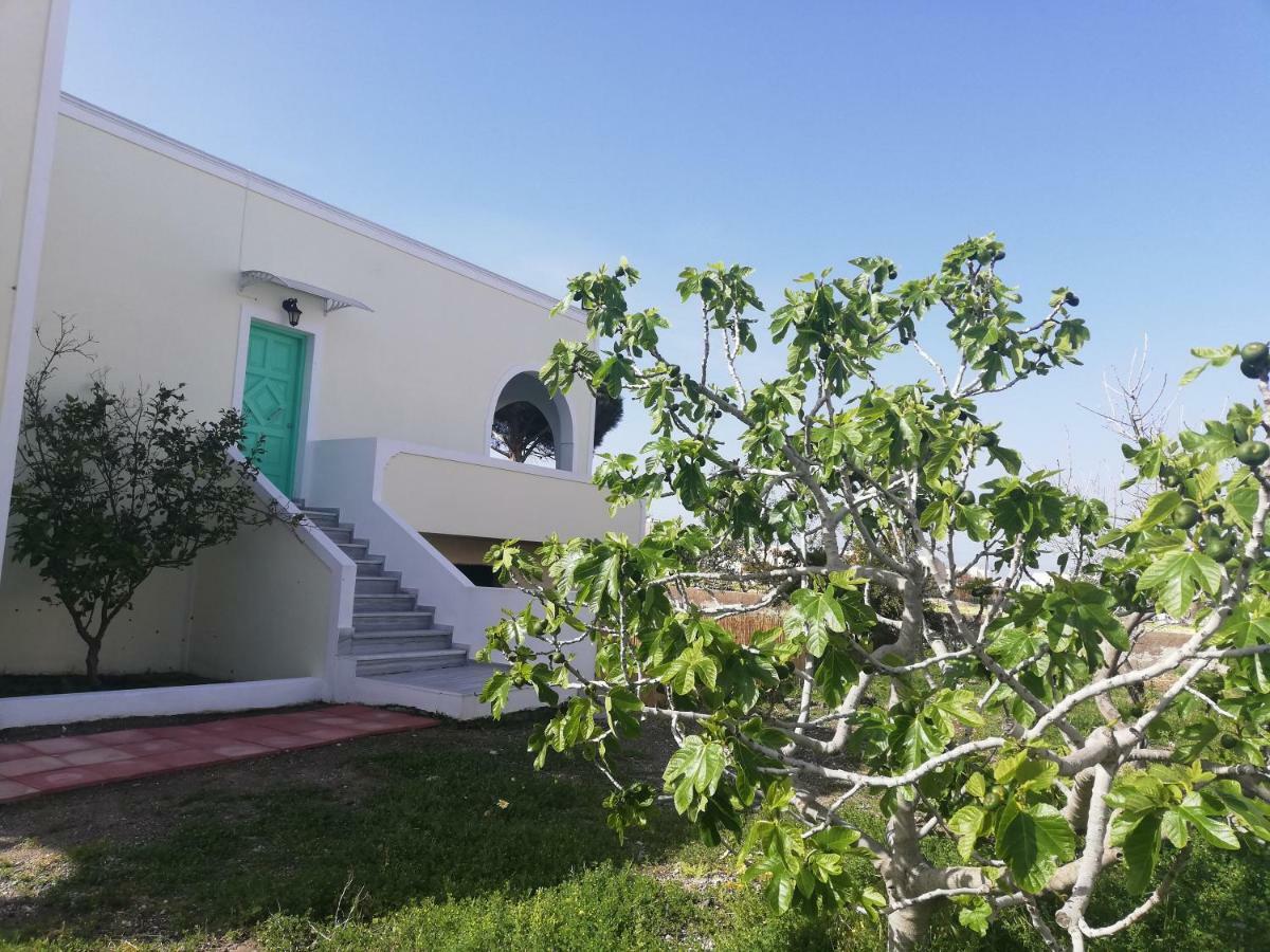 Kamari Beach Houses With Balcony And Garden Екстер'єр фото